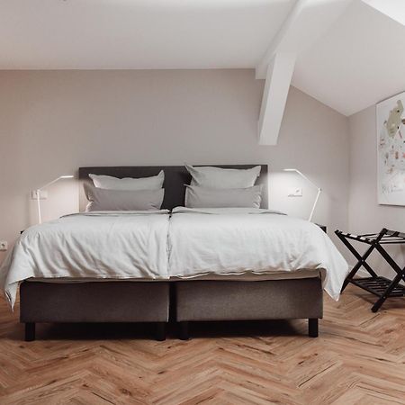 Dom Apartment III - Modern & Zentral Mit Kostenfreiem Parkplatz Fulda Esterno foto