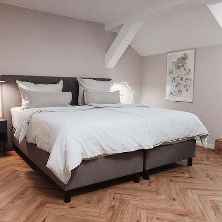 Dom Apartment III - Modern & Zentral Mit Kostenfreiem Parkplatz Fulda Esterno foto