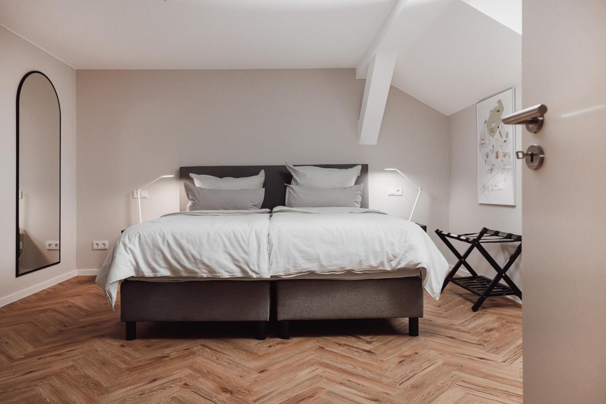 Dom Apartment III - Modern & Zentral Mit Kostenfreiem Parkplatz Fulda Esterno foto